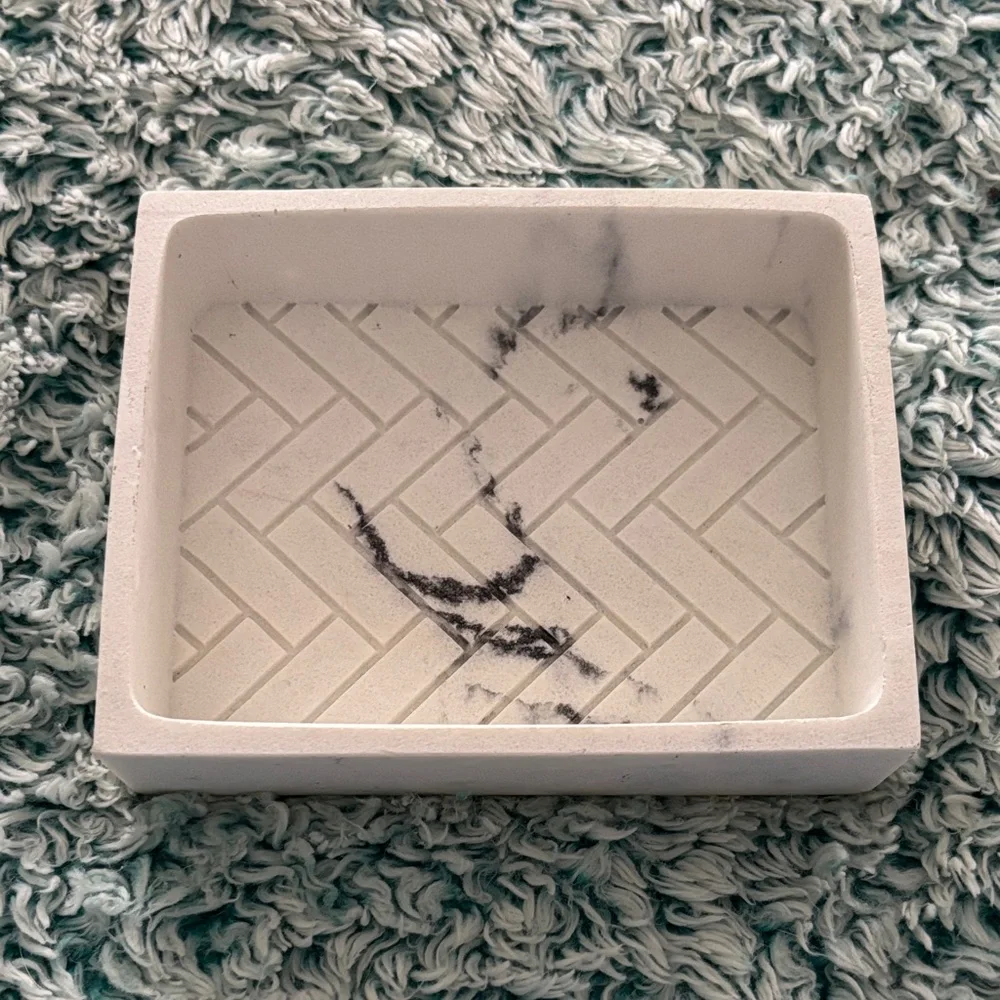 Marble-Pattern White Resin Soap Dish - White